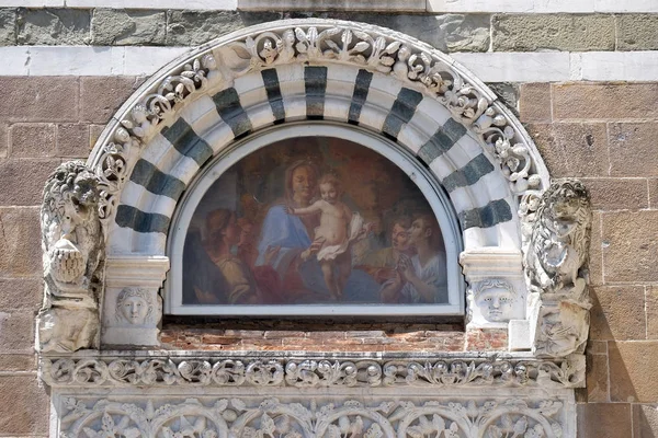 Virgin Mary Baby Jesus Lunette Portal San Giusto Church Lucca — Stock Photo, Image