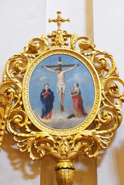はりつけ処女マラ クロス フレディアーノ大聖堂 ルッカ トスカーナ イタリアの下のアレクサンドリアの聖カタリナ — ストック写真