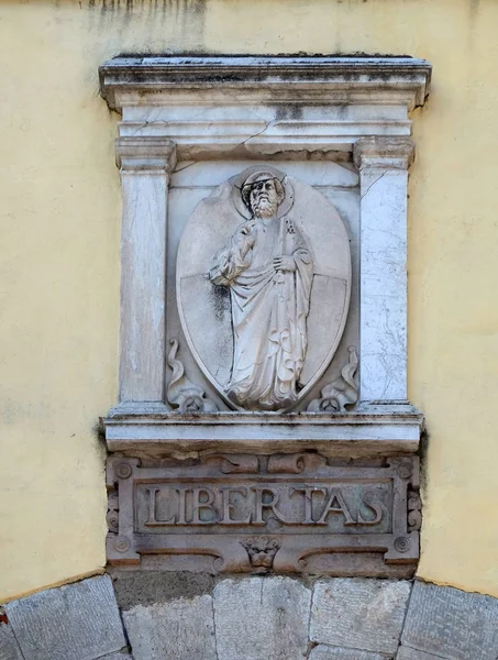 Statue Libertas Porta Santa Maria Lucca Tuscany Italy — Stock Photo, Image