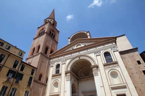 在意大利曼图亚的圣安德鲁大教堂 — 图库照片