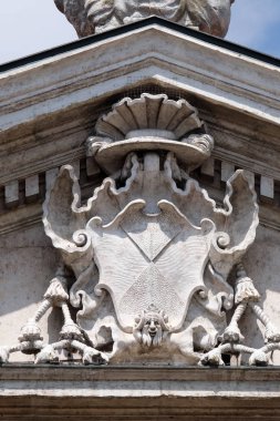 Aziz Peter, Mantua, İtalya için armasının üzerinde cephe Mantua Katedrali adanmış 