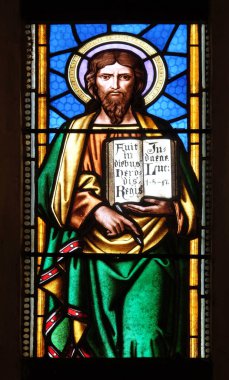 Aziz Luka İncili, vitray pencere içinde parish Kilisesi, Saint Mark Zagreb, Hırvatistan 