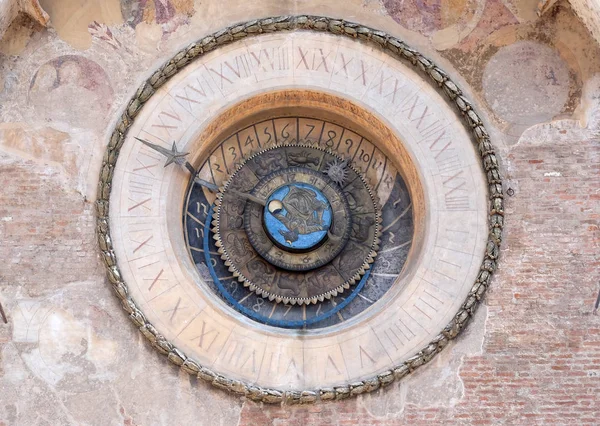 マントヴァ イタリアにおける理由 トッレ デッロ ロロッジョとラジョーネ の宮殿の時計塔 — ストック写真