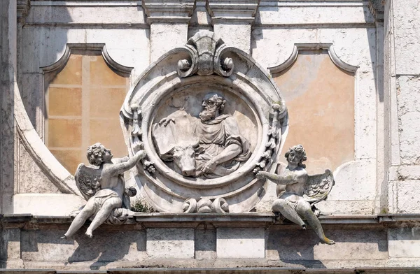 Sankt Lukas Evangelisten Staty Fasaden Katedralen Mantua Tillägnad Saint Peter — Stockfoto