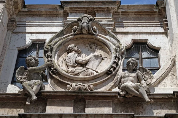 San Mateo Evangelista Estatua Fachada Catedral Mantua Dedicada San Pedro — Foto de Stock