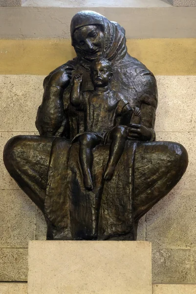 Virgem Maria Com Bebê Jesus Escultura Por Ivan Mestrovic Igreja — Fotografia de Stock