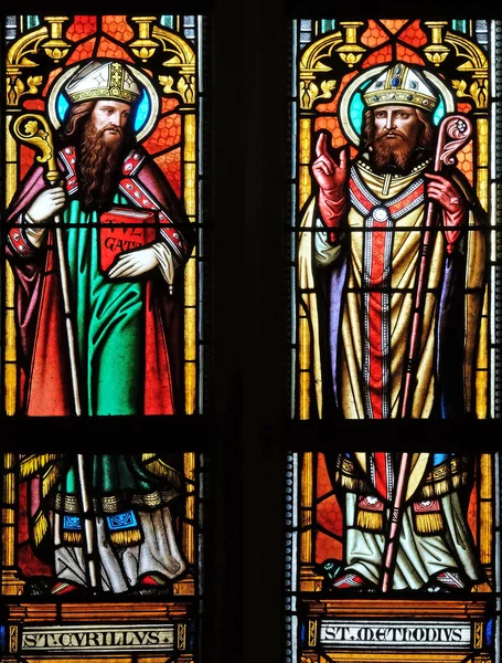圣西里尔和卫理公会 克罗地亚萨格勒布圣马克教区教堂的彩色玻璃窗 — 图库照片