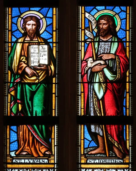 Lukas Der Evangelist Und Johannes Der Täufer Kirchenfenster Der Pfarrkirche — Stockfoto