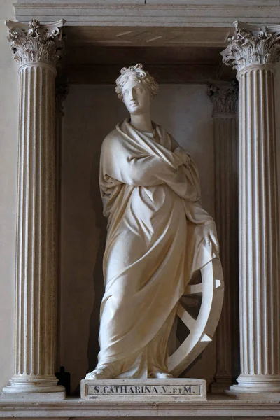 圣凯瑟琳亚历山大雕像在曼图亚大教堂献给圣彼得 曼图亚 意大利 — 图库照片
