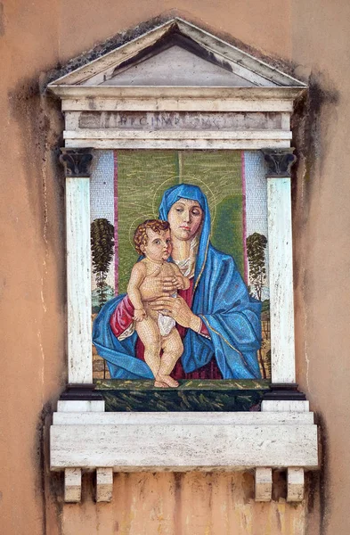 Jungfrau Maria Mit Jesuskind Hausfassade Mantua Italien — Stockfoto