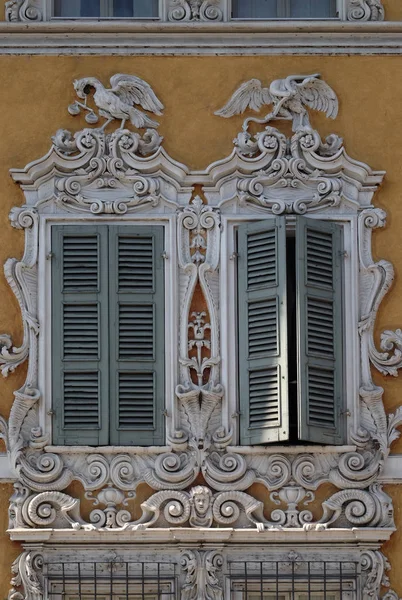 Hermosa Fachada Casa Con Animales Piedra Tallada Mantua Italia — Foto de Stock