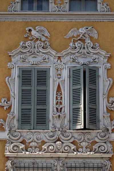 Hermosa Fachada Casa Con Animales Piedra Tallada Mantua Italia — Foto de Stock