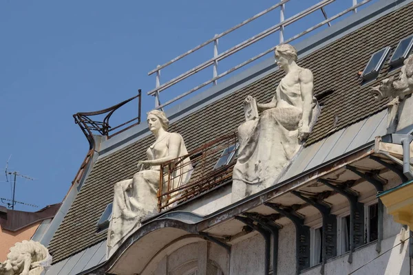 Statuen Der Fassade Des Alten Stadtgebäudes Zagreb Kroatien — Stockfoto