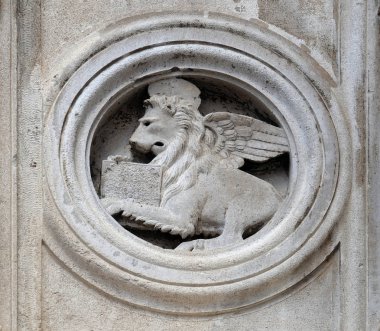 St Mark Evangelist gönderen Jacopo e Paolo da Ferrara, mermer minber sembolü tarihli 1501, Modena Katedrali, İtalya