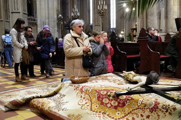 Crucifixo Frente Túmulo Deus Foi Exibido Sábado Santo Preparado Para — Fotografia de Stock