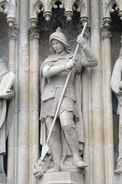Statue Des Heiligen Georges Auf Dem Portal Der Zagreber Kathedrale — Stockfoto