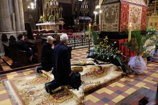 Crucifix Voor Gods Graf Werd Tentoongesteld Heilige Zaterdag Voorbereid Voor — Stockfoto