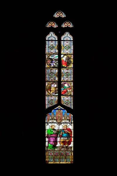 圣马克和圣马可 在萨格勒布大教堂的彩绘玻璃致力于玛丽的假设 — 图库照片