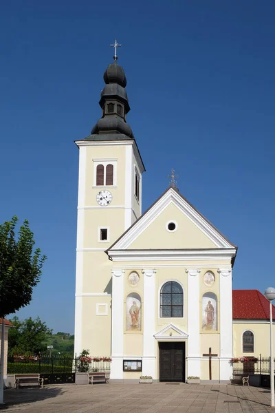 圣洁十字架的教区教堂在 Zacretje 克罗地亚 — 图库照片