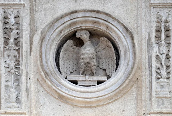 Symbol Świętego Jana Ewangelisty Marmurowa Ambona Przez Jacopo Paolo Ferrara — Zdjęcie stockowe