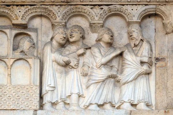 创世纪 中的故事 诺亚带着孩子下到了地球 意大利摩德纳大教堂的威利格莫松了一口气 — 图库照片