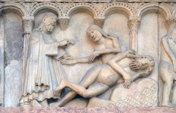 Tallrik Med Berättelser Från Genesis Evas Skapelse Lindring Wiligelmo Katedralen — Stockfoto