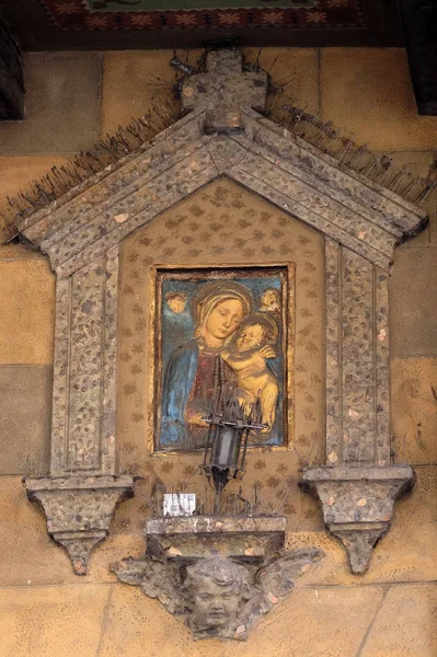 Діви Марії Дитиною Ісусом Фасад Будинку Модені Італія — стокове фото
