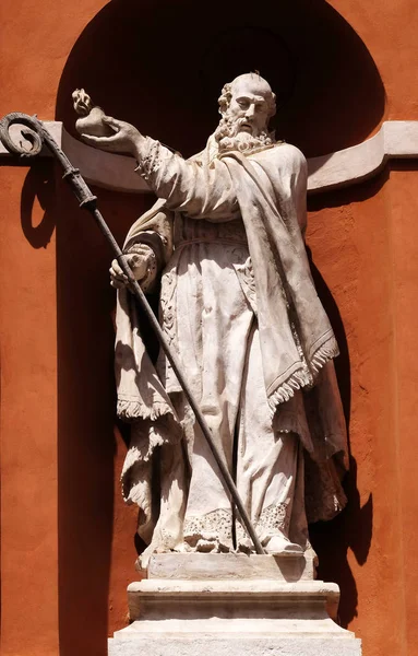 Estatua San Bernabé Portal Iglesia San Barbabas Italia —  Fotos de Stock