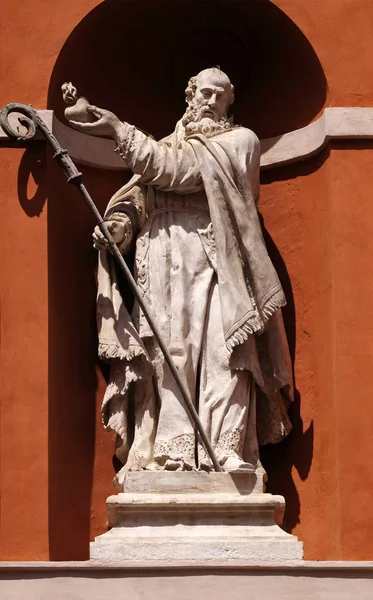 Estatua San Bernabé Portal Iglesia San Barbabas Italia — Foto de Stock