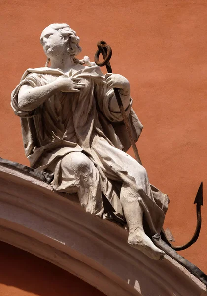 Symbole Des Glaubens Statue Auf Dem Portal Der Kirche Barbabas — Stockfoto