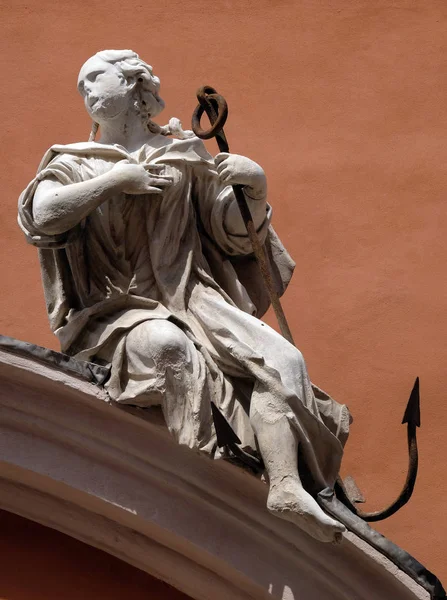 Symboles Foi Statue Sur Portail Église Saint Barbabas Italie — Photo
