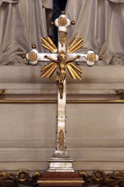St. Peter ve Paul Zagreb Katedrali adanmış sunak üzerinde Meryem Varsayım çapraz 