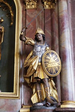 Saint Michael heykel Aschaffenburg, Almanya Bayan kilisede sunak üzerinde