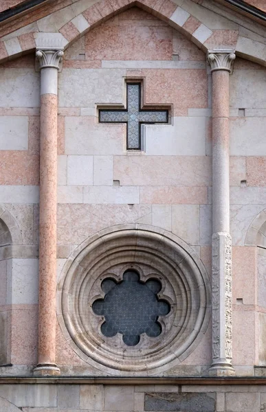 摩德纳大教堂的细节献身于圣母玛利亚和圣 Geminianus 的设想 意大利 — 图库照片