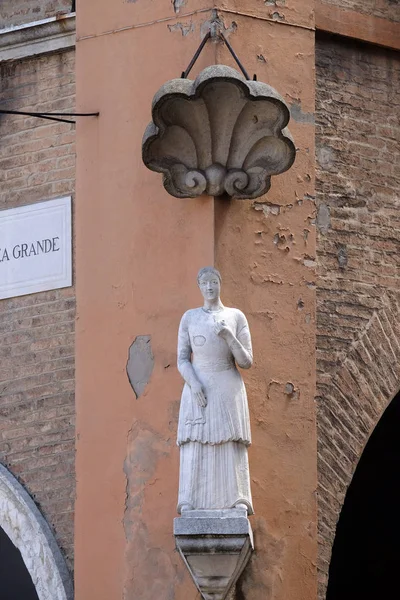 Statue Bonissima Sur Palazzo Comunale Modena Italie — Photo