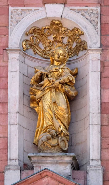 Statue Vierge Marie Sur Portail Église Notre Dame Aschaffenburg Allemagne — Photo