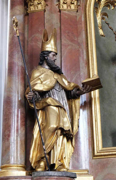 在德国阿沙芬堡的圣母教堂祭坛上的圣尼古拉斯雕像 — 图库照片
