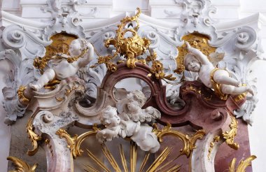 Bavaria, Almanya için alt Franconia Miltenberg ilçe Amorbach Benedictine Manastırı kilisede melek heykel