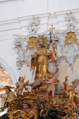 Minber Bavaria, Almanya için alt Franconia Miltenberg ilçe Amorbach Benedictine Manastırı kilisede Aziz Benedict heykele