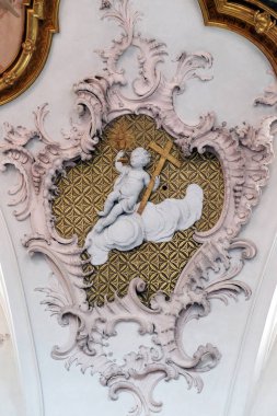 Melek heykeli Bavaria, Almanya için alt Franconia Miltenberg ilçe Amorbach Benedictine Manastırı kilisede 