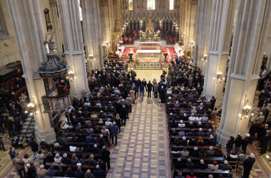 Zagreb Meryem varsayım üzerinde 05 Nisan 2015 katedral ayinde Paskalya