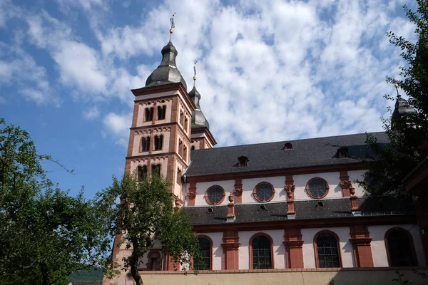 圣碧翠丝雕像 阿莫巴赫本笃会修道院教堂位于米尔滕贝格在德国巴伐利亚的下弗兰肯地区 — 图库照片
