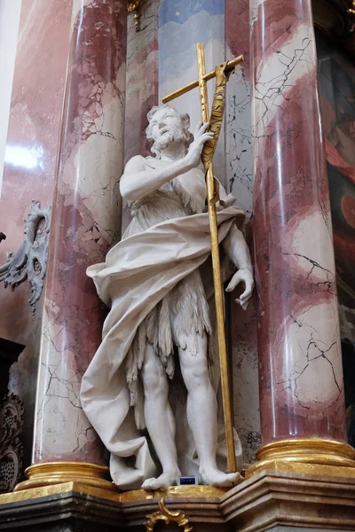 Αγίου Ιωάννη Βαπτιστή Άγαλμα Στον Βωμό Στην Εκκλησία Μοναστήρι Βενεδικτίνων — Φωτογραφία Αρχείου