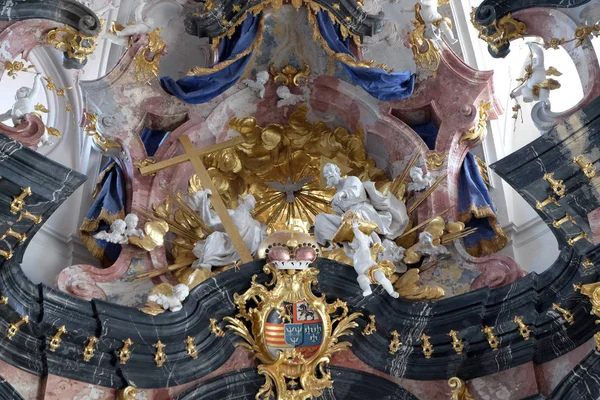 神圣三位一体 主坛在 Amorbach 本笃会修道院教会在更低的 Franconia 巴伐利亚 — 图库照片