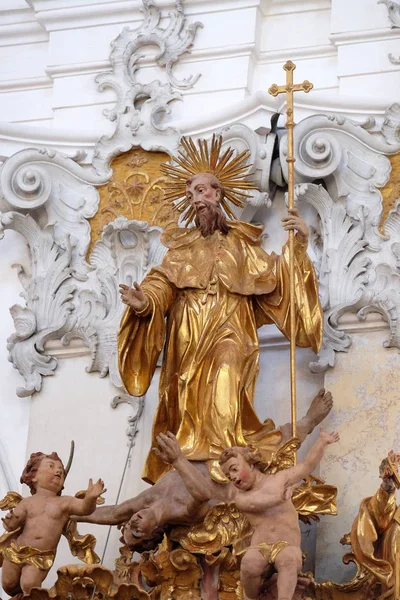 在德国巴伐利亚米尔滕贝格的阿莫巴赫本笃会修道院教堂的圣本笃雕像 — 图库照片