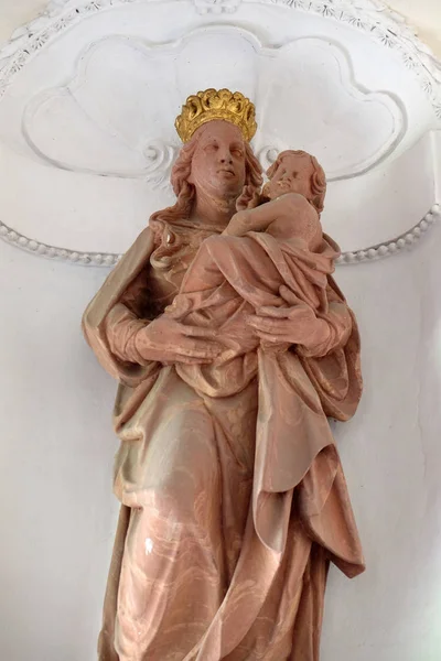 赤ちゃん低い Franconia ババリア ドイツのベネディクト会のアモールバッハ修道院のイエス像と聖母マリア — ストック写真