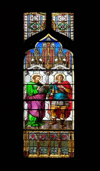 聖マルコと聖ディミトリウス メアリーの仮定に捧げザグレブ大聖堂のステンド グラス — ストック写真