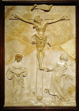 Mary ve Saint John Sebastian Loscher tarafından çarmıha mermer kabartma, 16 yüzyıl, Mimara Museum: Zagrep, Hırvatistan, sanatta tutku 07 Nisan 2017.