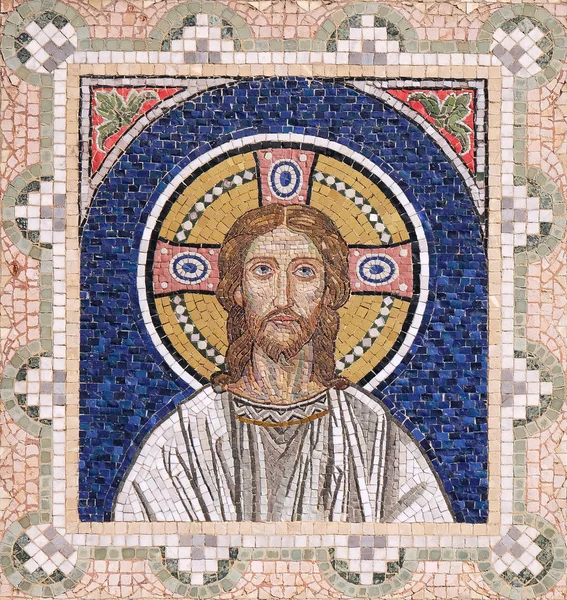 耶稣基督 在克罗地亚萨格勒布的房子立面马赛克 — 图库照片