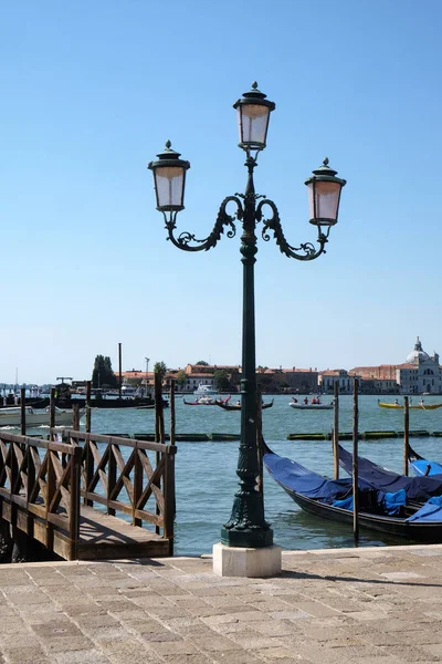 Красивий Старий Лампа Вулиці Венеції Італія — стокове фото